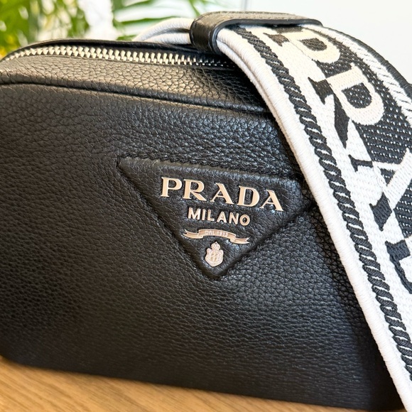 PRADA Logo-Plaque Small Leather Crossbody Bag in Black - Picture 8 of 16